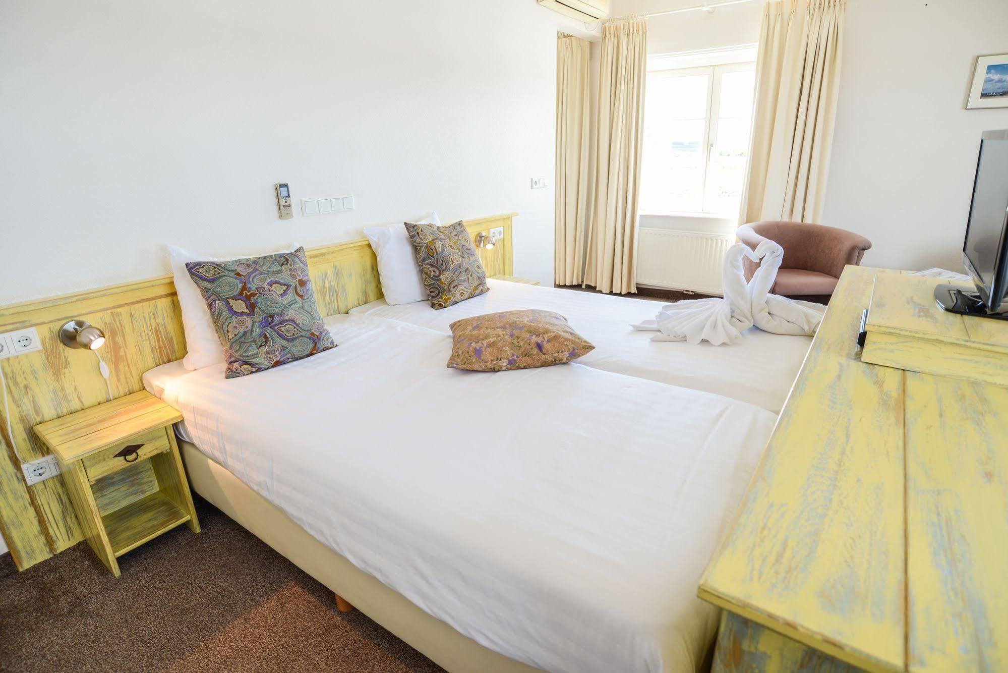 Havenhotel At Sea Texel Oudeschild Екстериор снимка